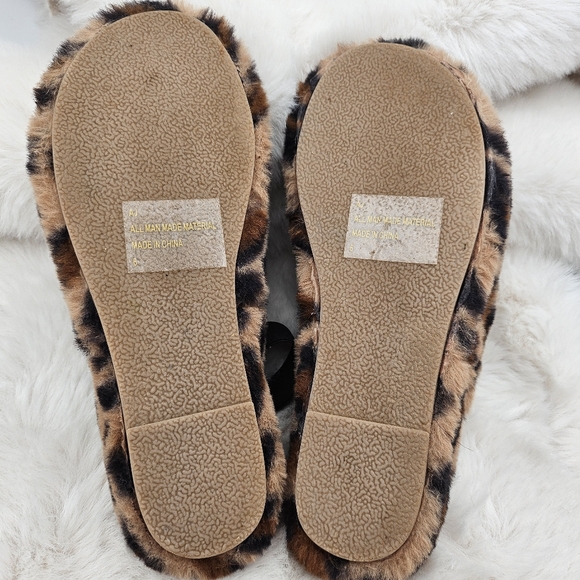 Cabana by Crown & Ivy leopard faux fur slip on Slipper shoes size 6 - Picture 8 of 9